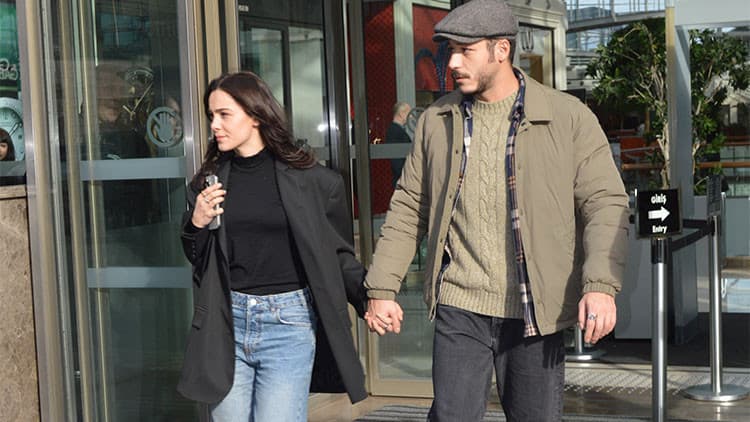 Kubilay Aka ve Hafsanur Sancaktutan bir etkinlik sonrası birlikte görüntülendi
